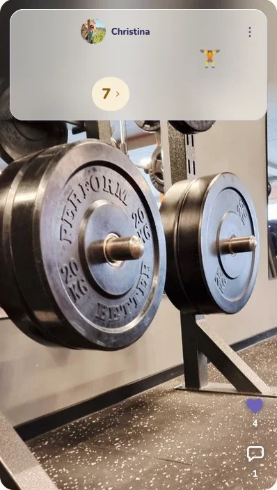 Christina’s post in the Animodo feed: deadlift 65 kg every week with a streak of 7 and a photo of weight plates at the gym, plus 4 hearts and one comment